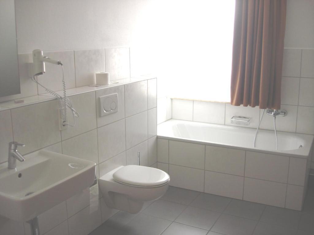 Hotel Zur Sonne Kirchhain Room photo